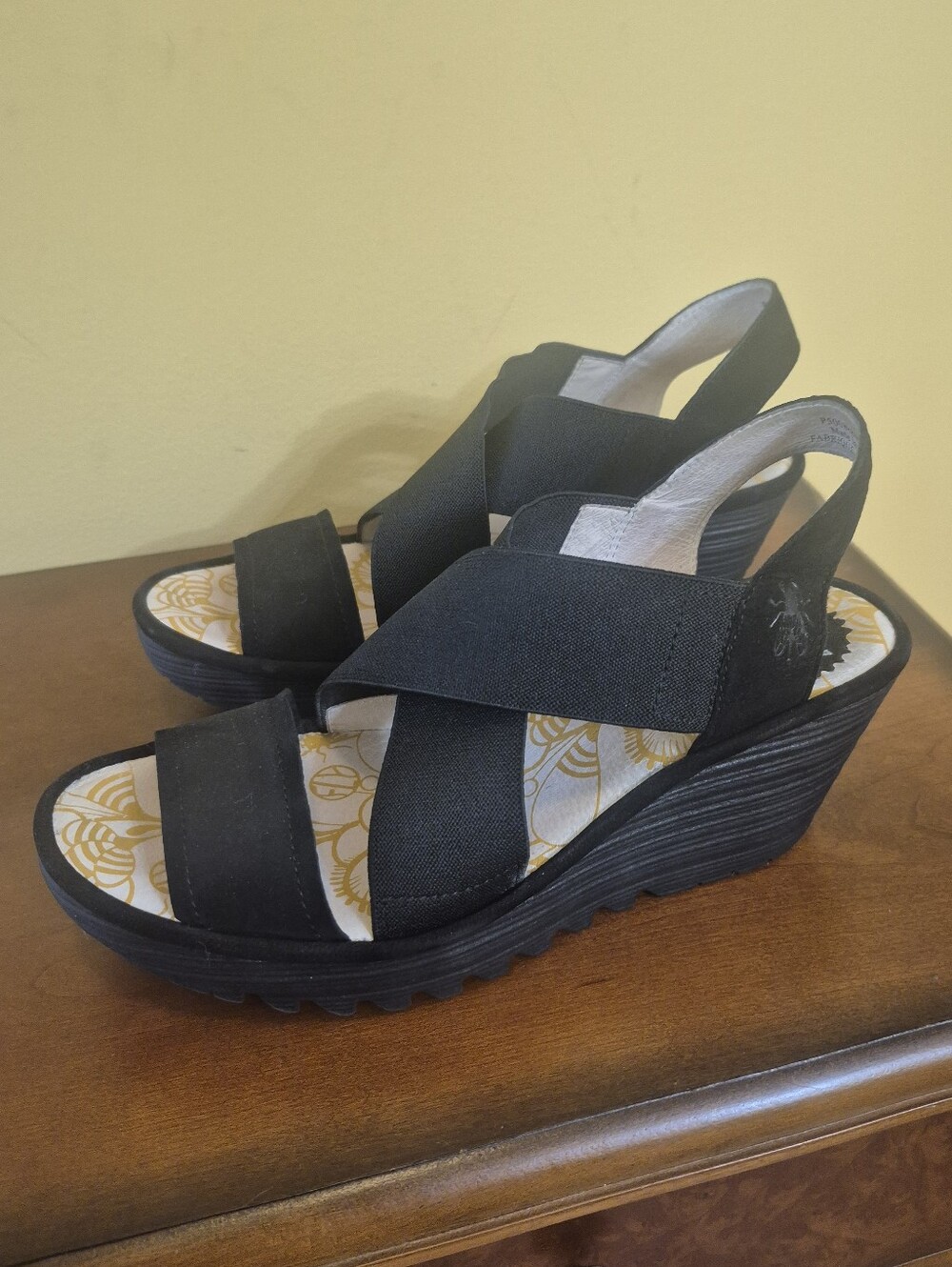 Fly London Yaji Cross Wedge Casual Minimalist Black Sandals(38)